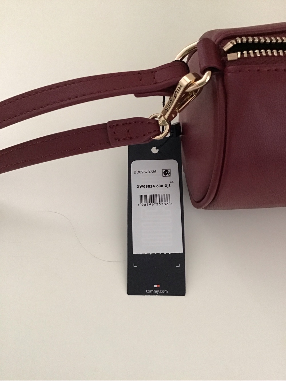 NEW and so pretty! Tommy Hilfiger burgundy cylindrical handbag.
